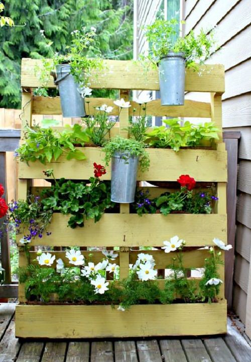 A Simple Pallet Garden
